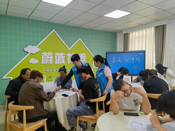 让爱归位，护“未”新?株洲民革党员石峰检察《家庭“心”开始》帮教沙龙温暖开?(1).jpg