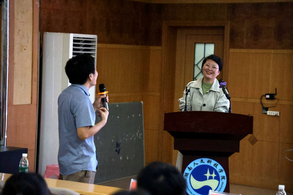 【“制造名城读书会”系列活动①】“谭嗣同爱心书柜”进校园，共启文化传?(1).png