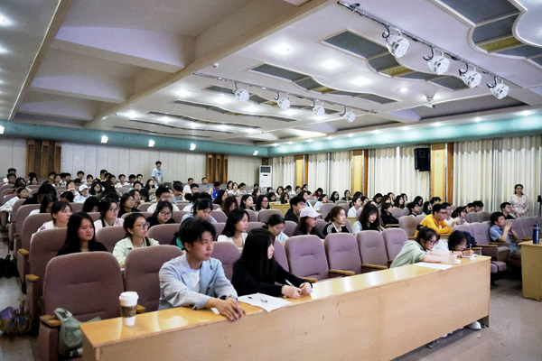 【“制造名城读书会”系列活动①】“谭嗣同爱心书柜”进校园，共启文化传?(2).png