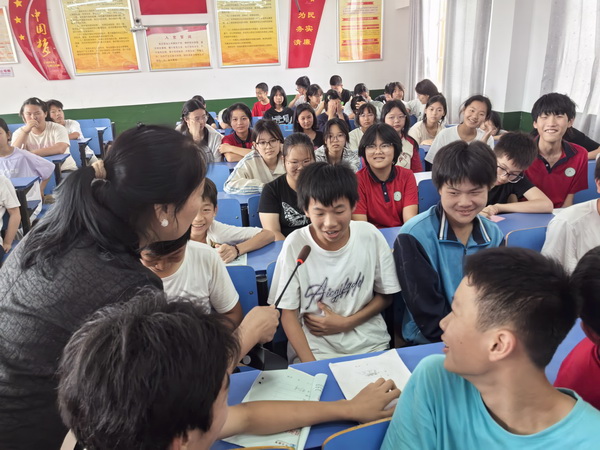 株洲民革“博爱”讲师团走进雷打石学?护航学子从容应?(1).jpg