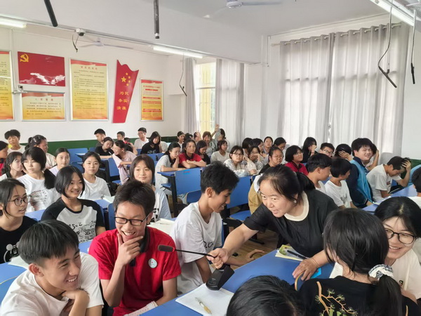 株洲民革“博爱”讲师团走进雷打石学?护航学子从容应?(2).jpg
