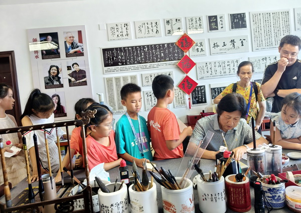 感受语言魅力，体验笔墨飞?株洲民革书画院会与株洲市演讲与口才学会联合组织读书会主题活动 (5).jpg