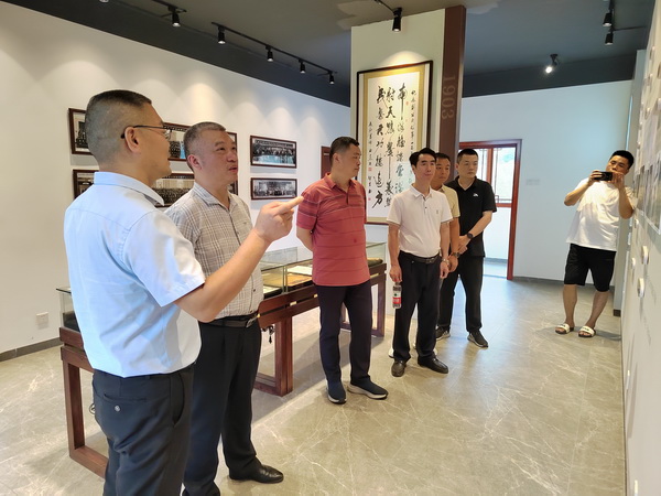 谭光明带队赴民革岳阳市委会调研党员之家建?(5).jpg
