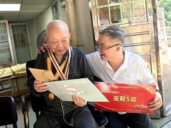 天安门前的株洲身影—?01岁抗战老兵袁寿春受邀观礼九三阅兵 (2).jpg