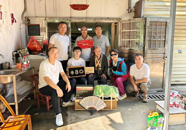 民革株洲市委会中国人民抗日战争暨世界反法西斯战争胜利80周年纪念日前夕慰问抗战老兵 (3).jpg