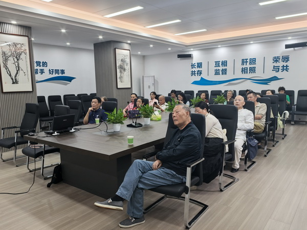 民革株洲市委会开展“三胞”亲属党员观影及慰问活动 (3).jpg