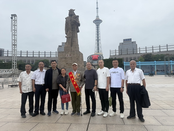 湘籍百岁抗战老兵、离休干部喻志永返乡 (17).jpg