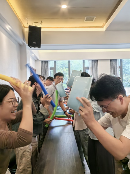 趣玩释压 聚力成长：株洲民革党员为雷打石镇政府年轻干部开启心灵减压之?(1).jpg