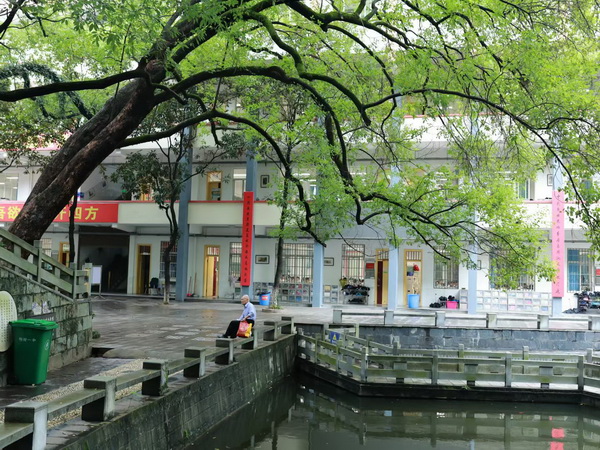 銆愯瘲璇嶅洯鍦般戦喆闄垫皯闈╁厷鍛橀倱绔嬪钩璇楄瘝涓夐 (2).jpg 銆愯瘲璇嶅洯鍦般戦喆闄垫皯闈╁厷鍛橀倱绔嬪钩璇楄瘝涓夐 (2).jpg