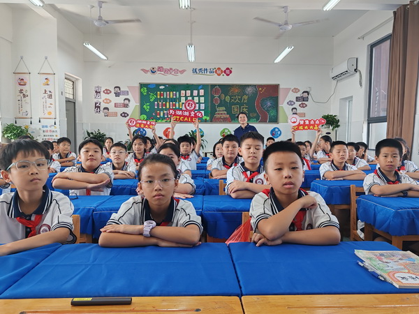 弘扬嗣同精神，点亮科技梦想 “科教启智，爱国筑梦”主题公益活?(2).jpg