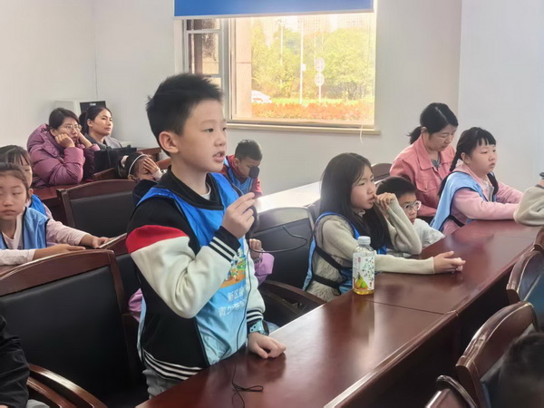 拒绝校园霸凌，新区童行法学院携手青少年走进天元司法局 (4).jpg