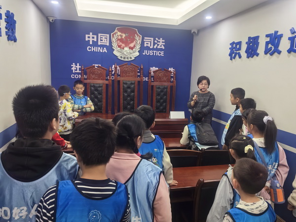 拒绝校园霸凌，新区童行法学院携手青少年走进天元司法局 (2).jpg