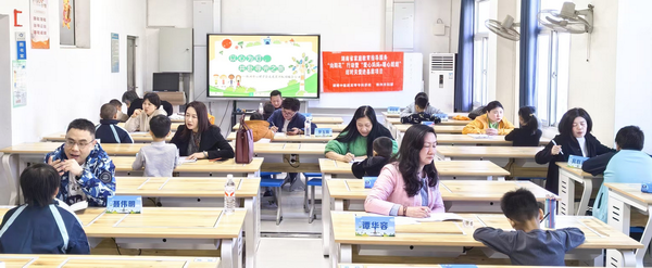 民革株洲市委会集中开展“博?牵手”心理辅导“六进”公益行 (3).png