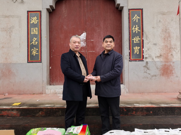 民革株洲市委会、醴陵市委会开展“博爱·牵手——关爱困难群众”新春慰�?情暖敬老院困难老人 (8).jpg