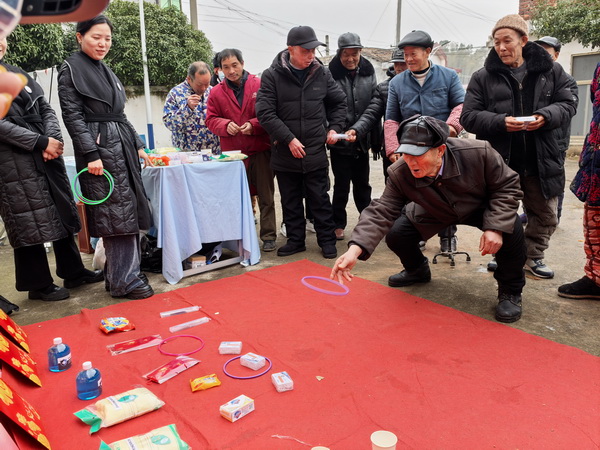 民革株洲市委会、醴陵市委会开展“博爱·牵手——关爱困难群众”新春慰�?情暖敬老院困难老人 (12).jpg