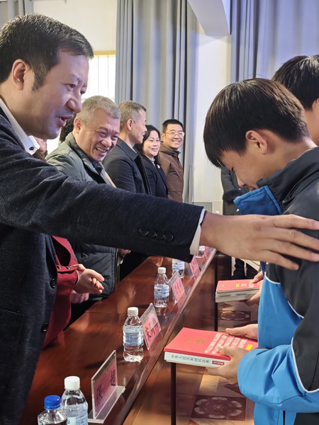 【我们的履职答卷·2025⑧】法润初心传薪火 履职尽责显担当：张超同志履职实践 (4).jpg