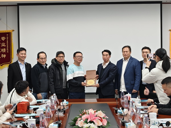 香港建造业考察团到株洲民革党员企业——湖南正鑫科技发展有限公司考察交流 (5).jpg