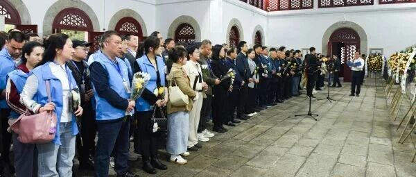 以衡岳为证，向忠魂致敬！株洲民革党员参加南岳忠烈祠清明祭扫活�?(2).png