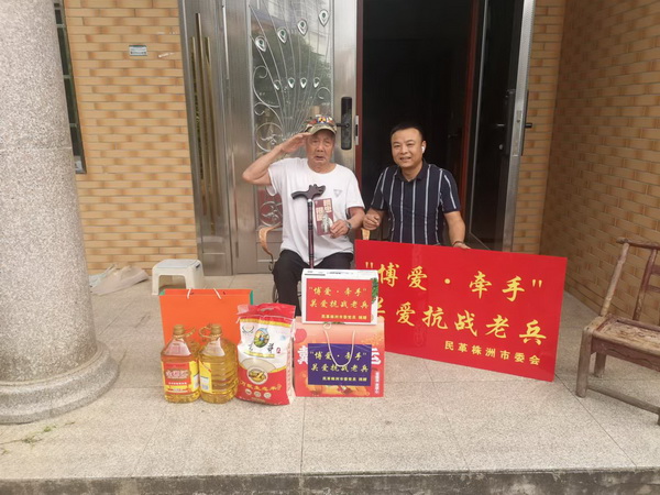 【我们的履职答卷·2025①①】倾情奉献十余�?拳拳爱心暖老兵：记民革党员唐敏同志关爱抗战老兵先进事迹 (5).jpg