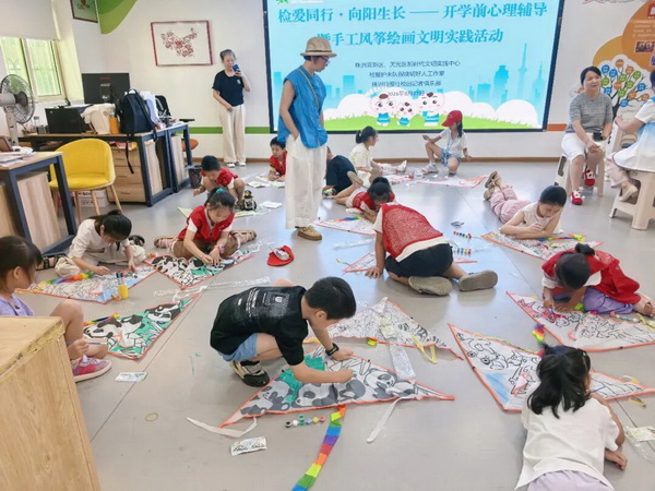 点亮心光·放飞梦想 株洲民革“博爱讲师团”助力小记者解锁开学第一�?(4).jpg